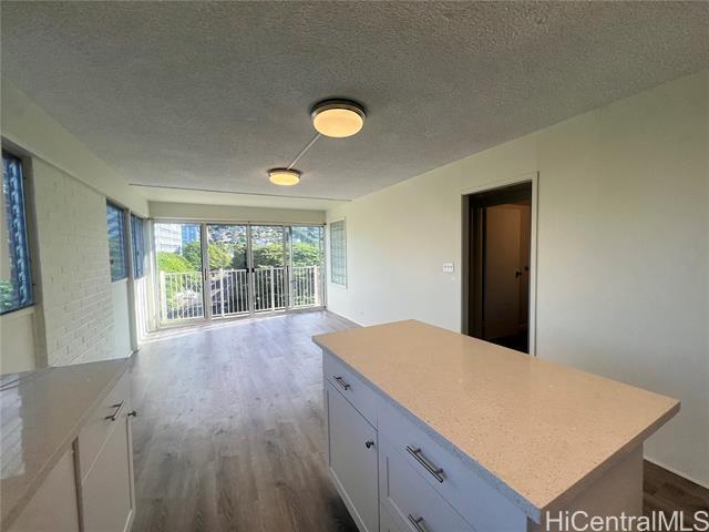 Building Photo - 1535 Punahou St