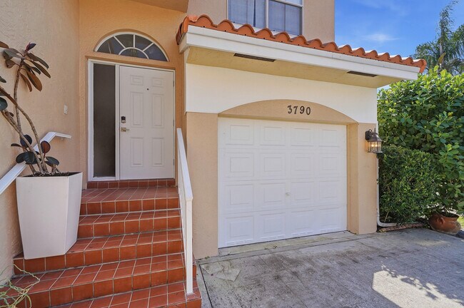 Building Photo - 3790 Piedmont St