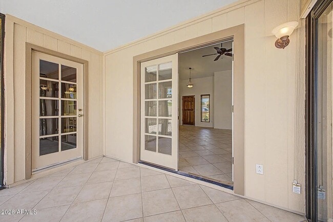 Building Photo - 9808 W Behrend Dr