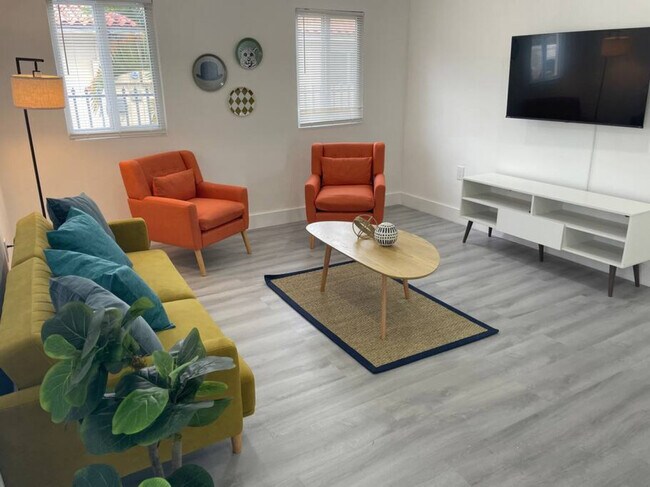 Building Photo - 2802 SW 21st St