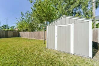 Building Photo - 4702 Maple St