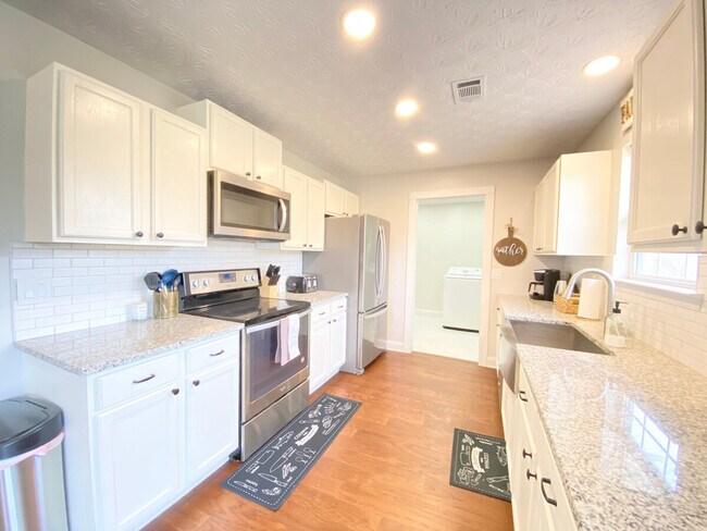 Foto del edificio - 4348 Todd Rd