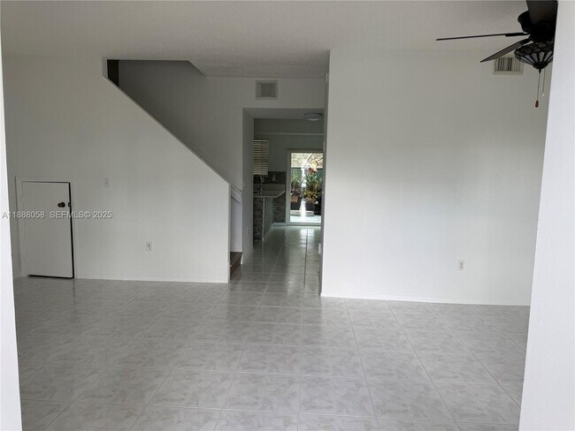 Foto del edificio - 5225 NW 112th Ave