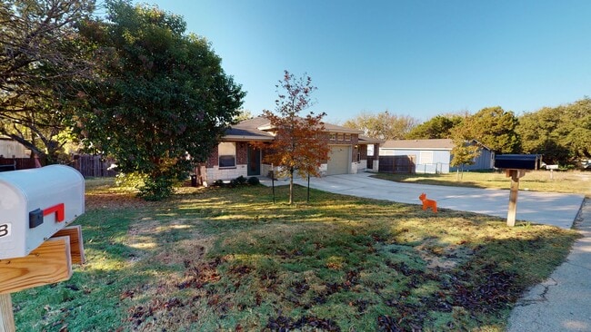 Building Photo - Gorgeous duplex in Harker Heights with STAINED CONCRETE FLOORING THROUGHOUT!