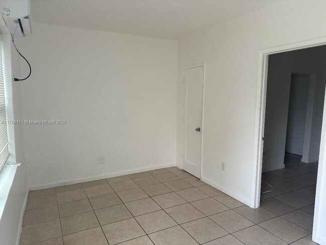 Foto del edificio - 1293 NE 109th St