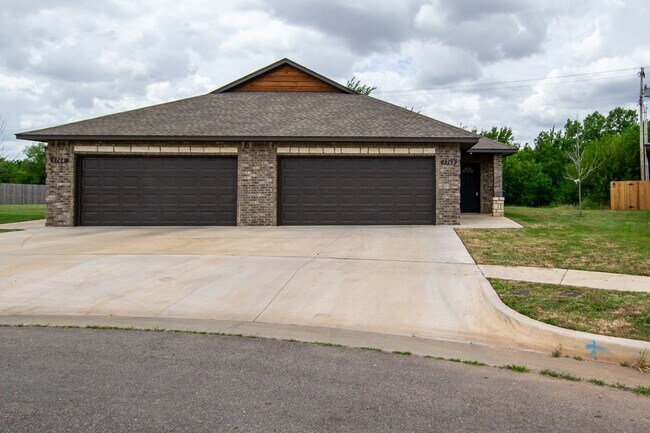 Foto del edificio - 1762-1764 Eighty Niner Ter Duplex