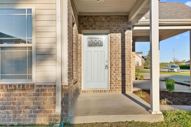 Foto del edificio - 585 Regency Cir