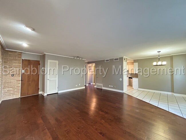 Building Photo - For Lease | Riverside Condo | $1350 Rent