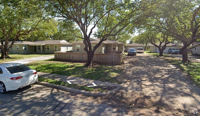 Building Photo - 708 Sunny Ln
