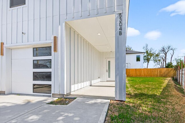 Foto del edificio - 5304 Lynnfield St