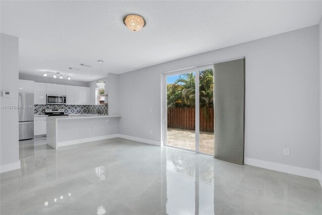 Foto del edificio - 801 NW 134th Ave