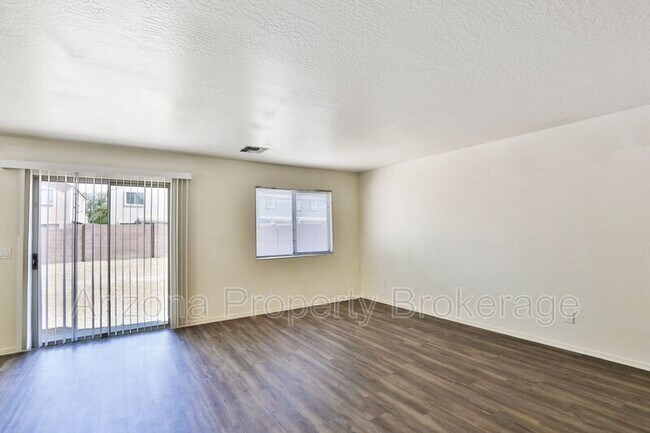 Foto del edificio - 8562 W Superior Ave