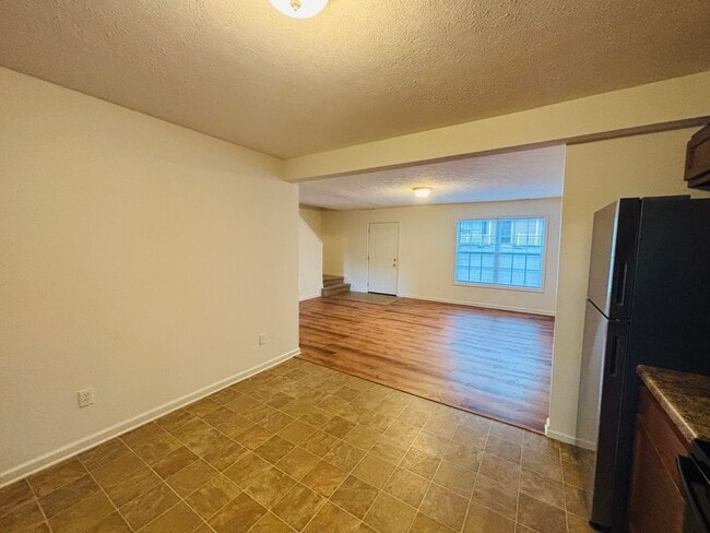 Building Photo - 3 Bedroom 2.5 Bath Townhouse
