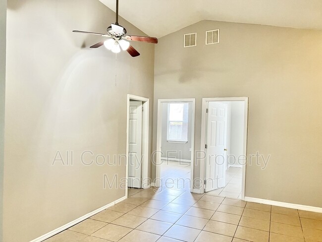 Foto del edificio - 3531 Country Rose Ln