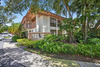 Building Photo - 419 Brackenwood Ln S