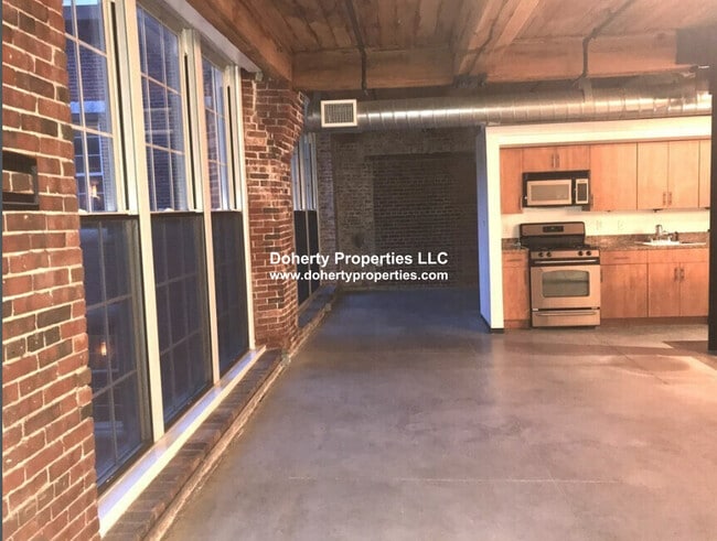 Building Photo - 130 John St