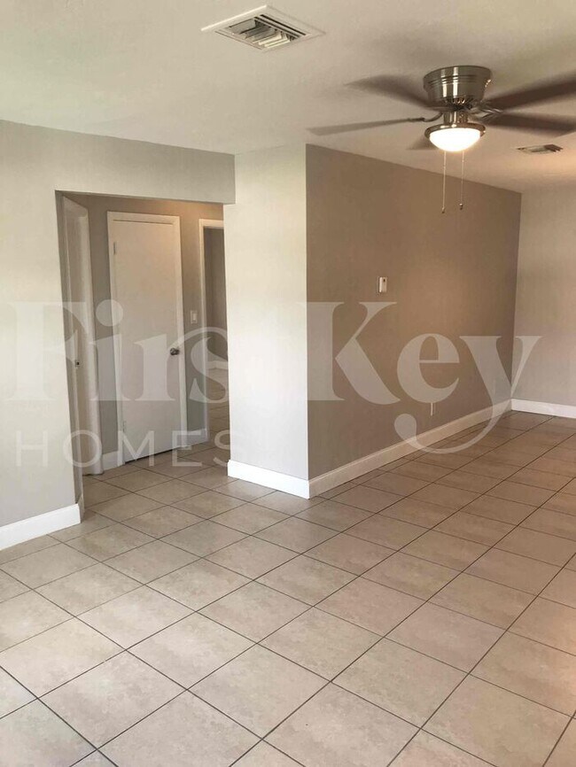 Foto del edificio - 7130 Tyler St