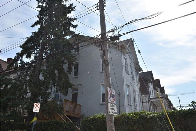 Building Photo - 231 Ulysses St
