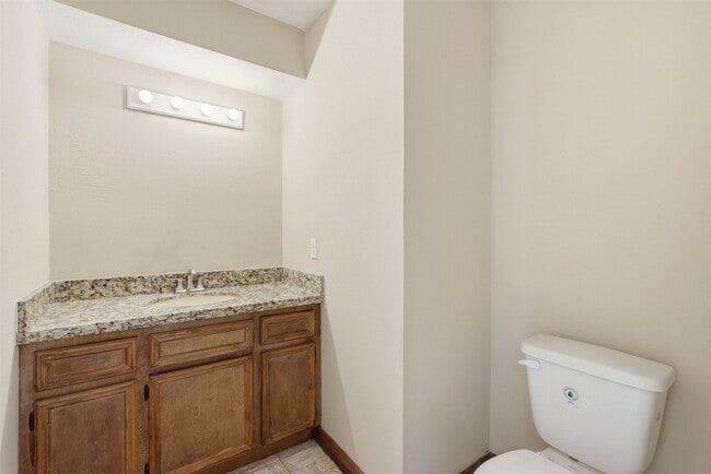 Building Photo - 16014 Southampton Dr