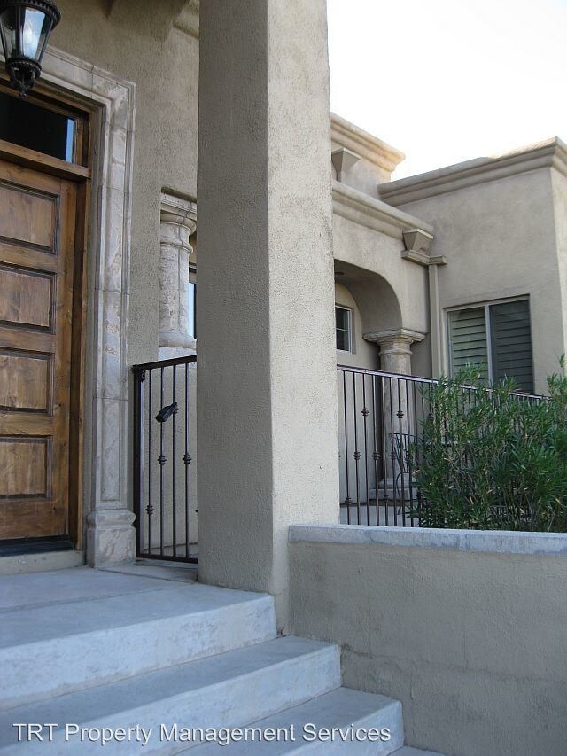 Building Photo - 490 S Players Club Dr