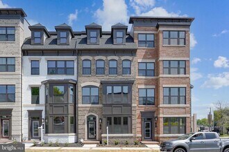 Building Photo - 103 Pleasant St NW