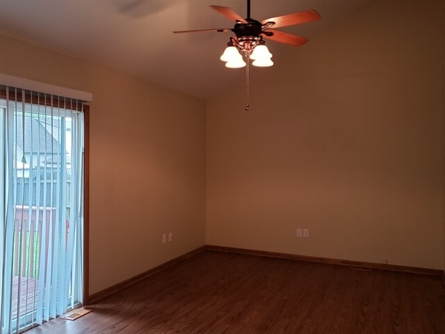 Building Photo - 777 Commodore Ln