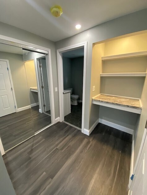 Building Photo - 102 Ashworth Plz