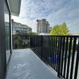 Photo du bâtiment - Spacious Beauty In The Heart Of Lynn Valley (North Vancouver)
