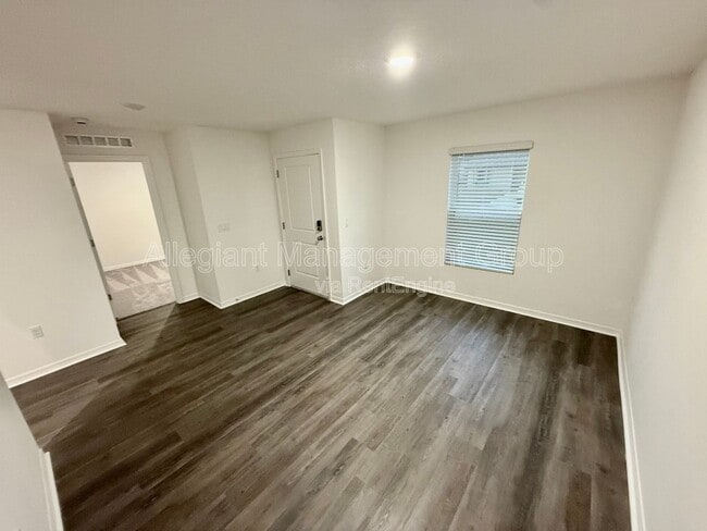 Building Photo - 313 Marquee Dr
