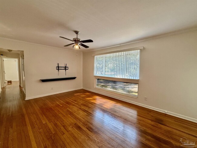 Foto del edificio - 5071 Springhill Dr