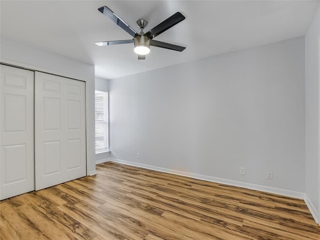 Foto del edificio - 10701 Lanshire Dr