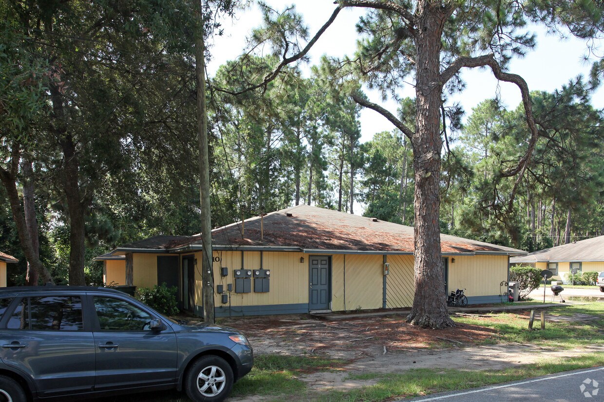 Building Photo - 410 Crow Rd