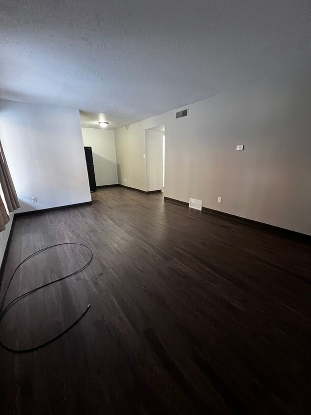 Primary Photo - Knollridge Garden Apartments