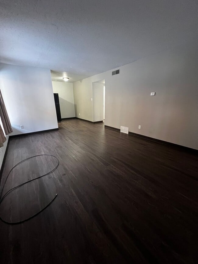 Building Photo - Knollridge Garden Apartments