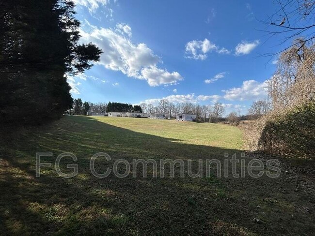 Foto del edificio - 3220 Sutton Ln