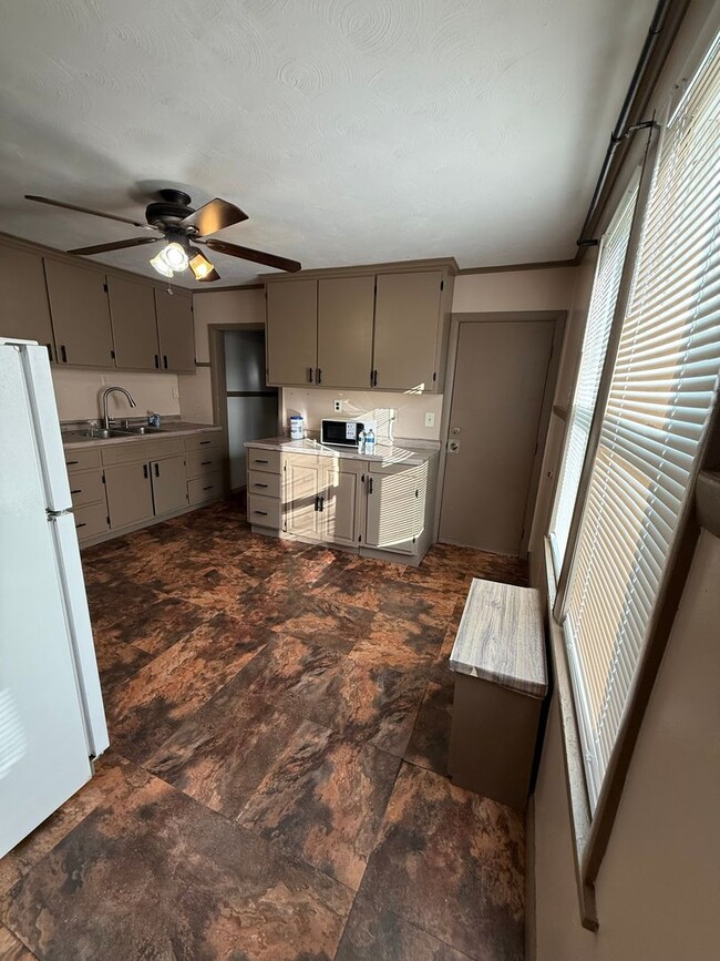 Foto del edificio - 621 Springfield St