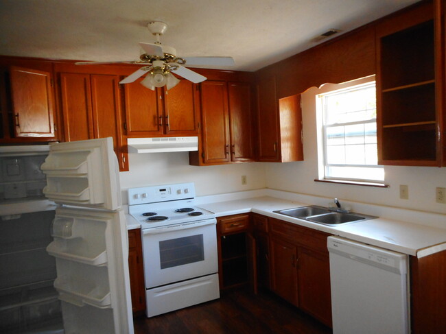 Kitchen - 215 Deer Ridge Trail Apt B