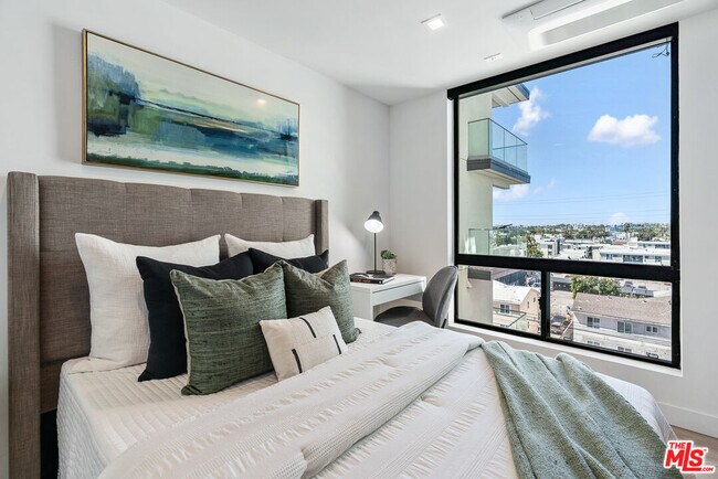 Foto del edificio - 3688 Overland Ave