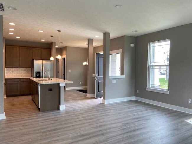 Foto del edificio - 8315 Glacier Ridge Dr