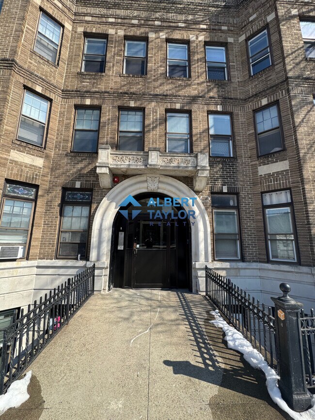 Foto del edificio - 466 Park Dr