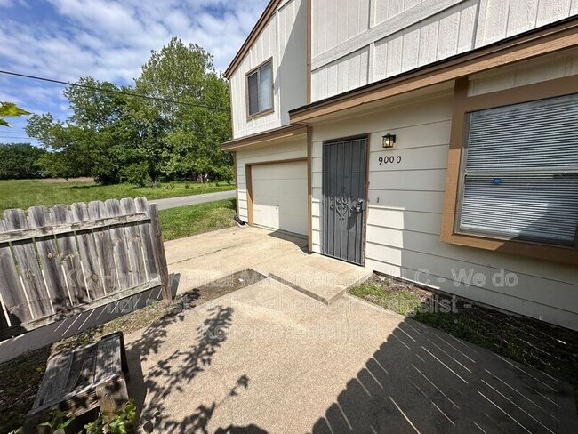 Building Photo - 9000 E 85th Pl