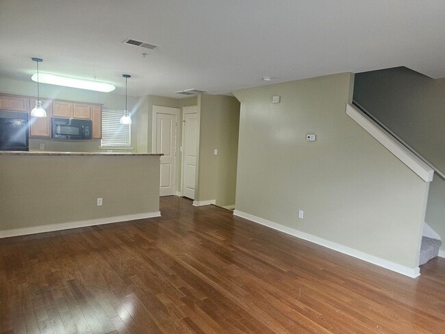 Building Photo - 1679 Parktown Pl