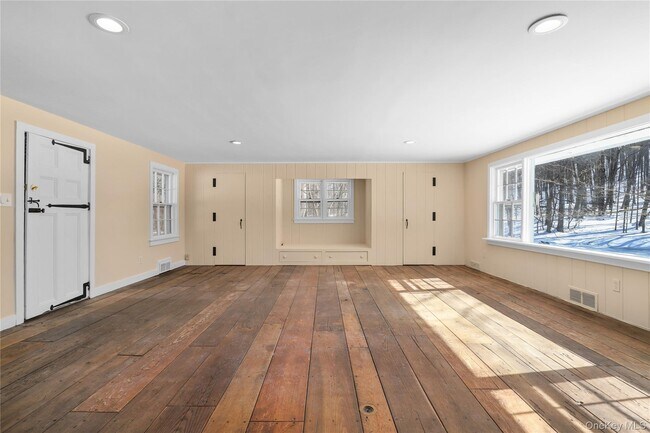 Foto del edificio - 100 Upper Shad Rd