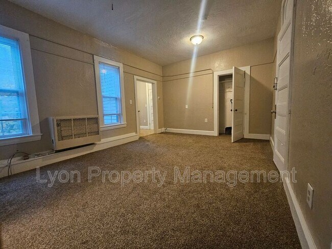 Building Photo - 338 Summer St