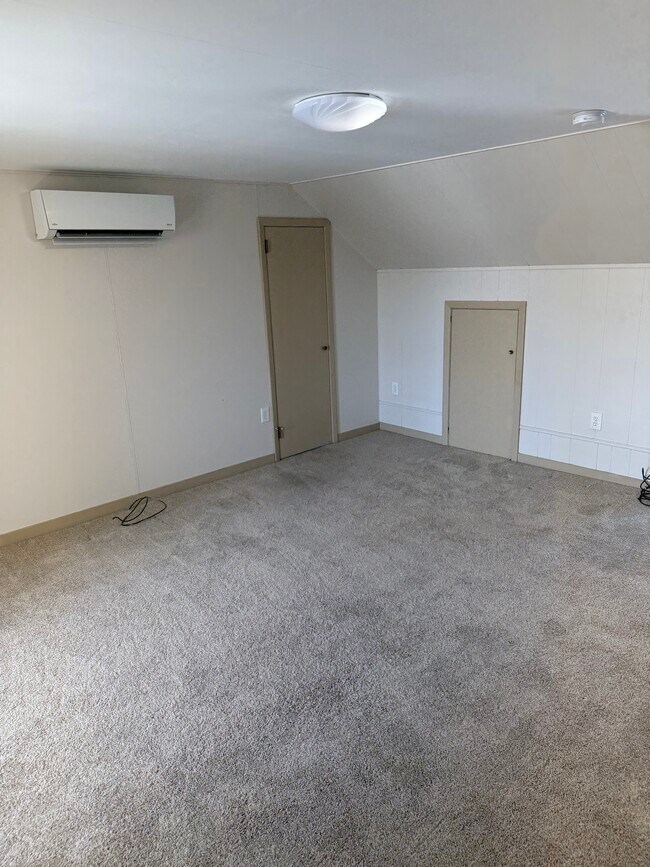 Building Photo - 49 E High St