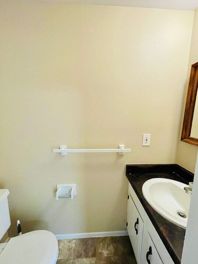 Foto del edificio - 4 Bedroom Town-home Near Downtown Golden A...