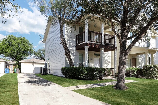 Building Photo - Townhome with Dual Primary Suites: Contemporary Living Near Texas A&M San Antonio