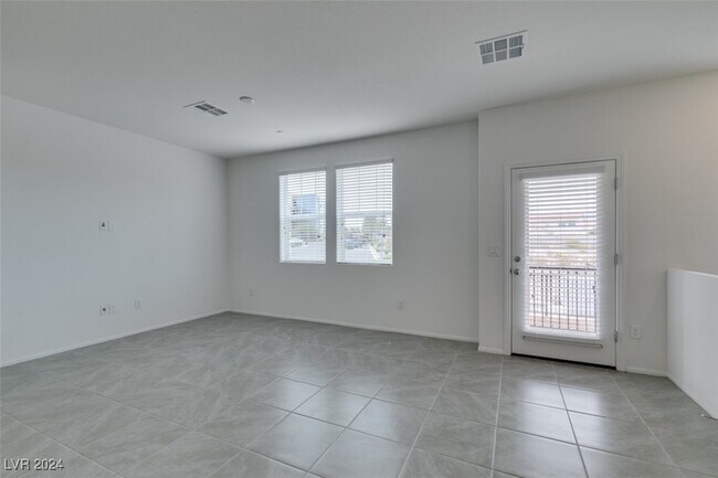 Building Photo - 670 Bellus Pl