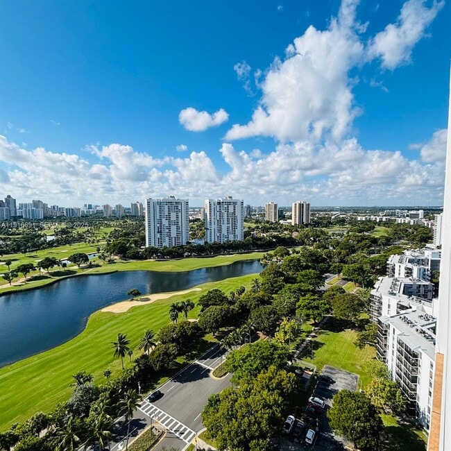 Foto del edificio - 3625 N Country Club Dr