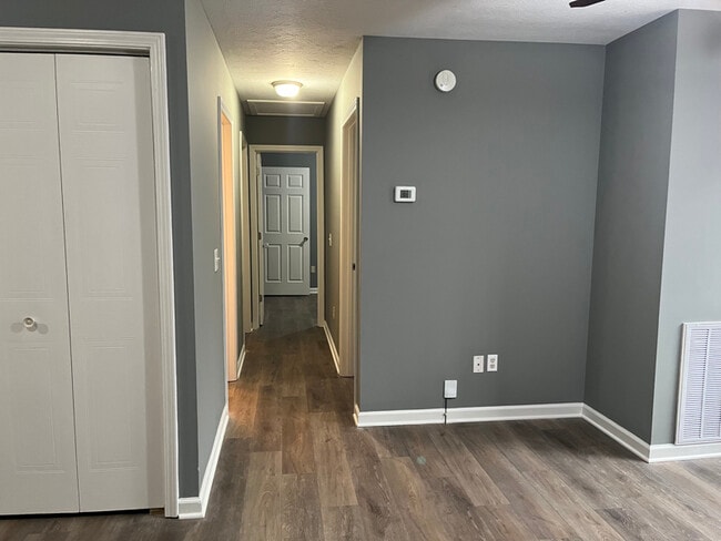 Building Photo - 236 McMurtry Rd